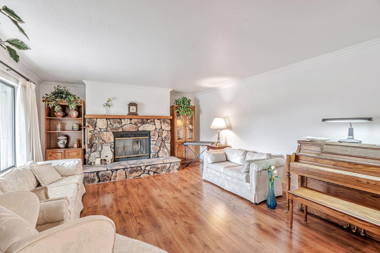 Detail Gallery Image 7 of 27 For 340 Merrill Rd, San Juan Bautista,  CA 95045 - 3 Beds | 2/1 Baths