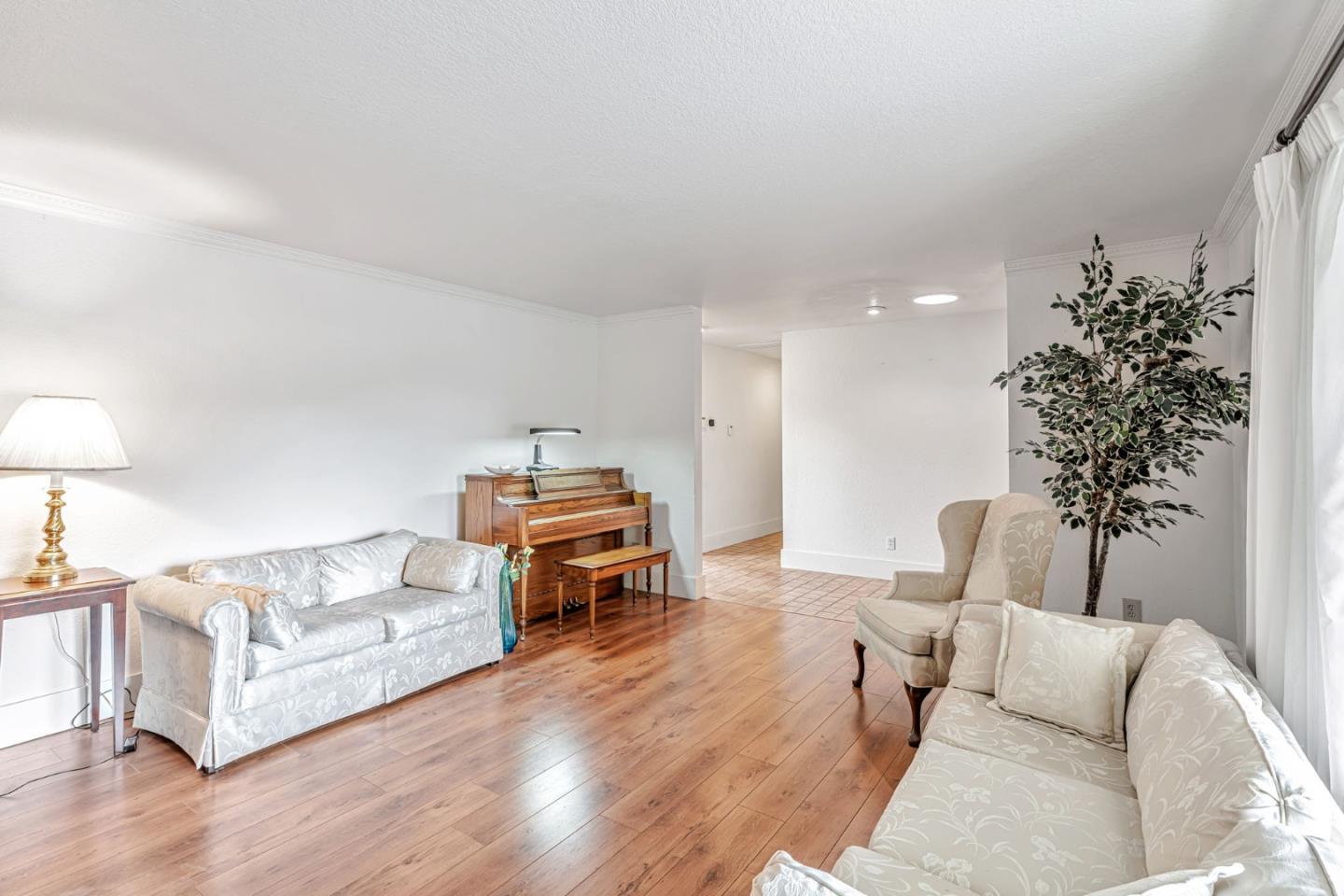 Detail Gallery Image 8 of 27 For 340 Merrill Rd, San Juan Bautista,  CA 95045 - 3 Beds | 2/1 Baths
