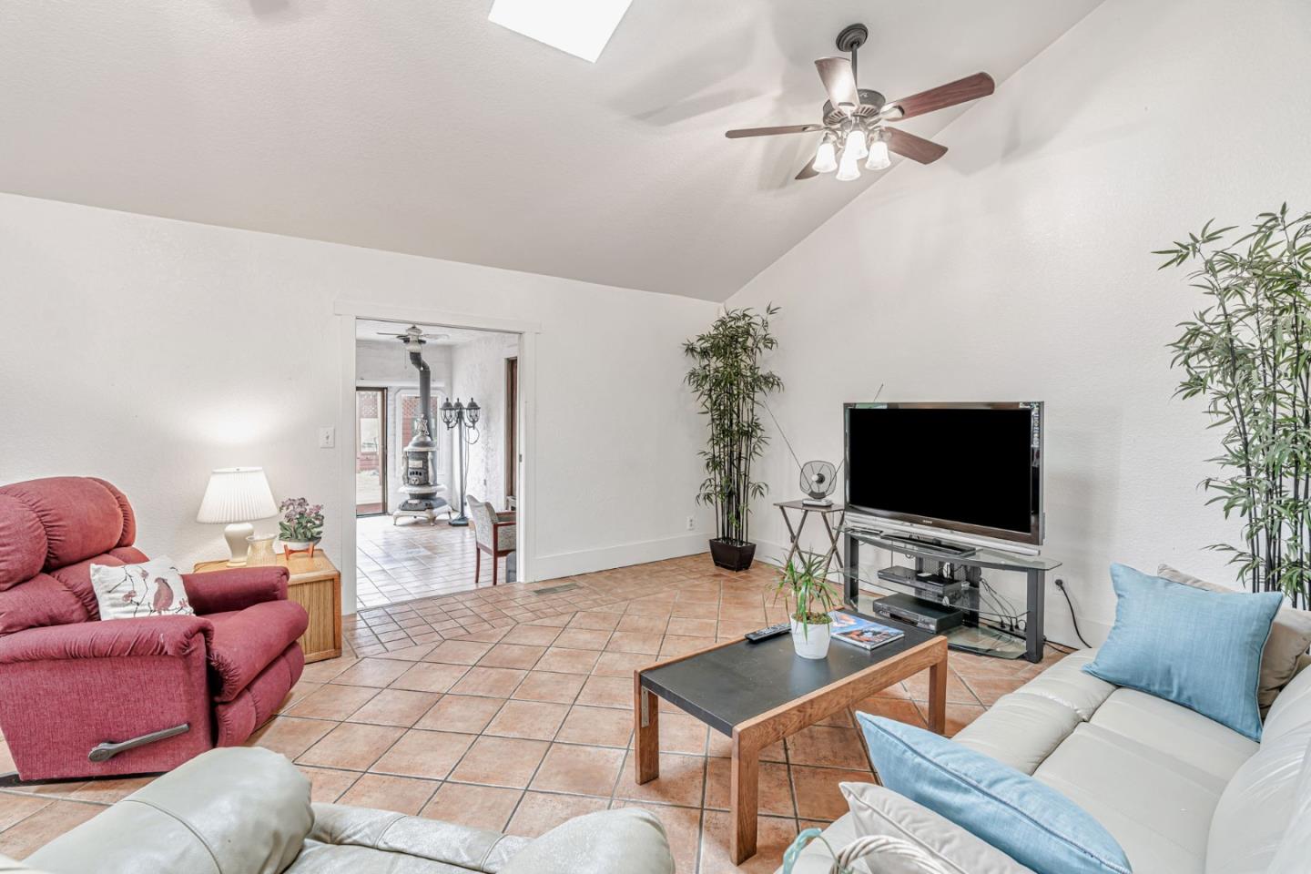 Detail Gallery Image 9 of 27 For 340 Merrill Rd, San Juan Bautista,  CA 95045 - 3 Beds | 2/1 Baths