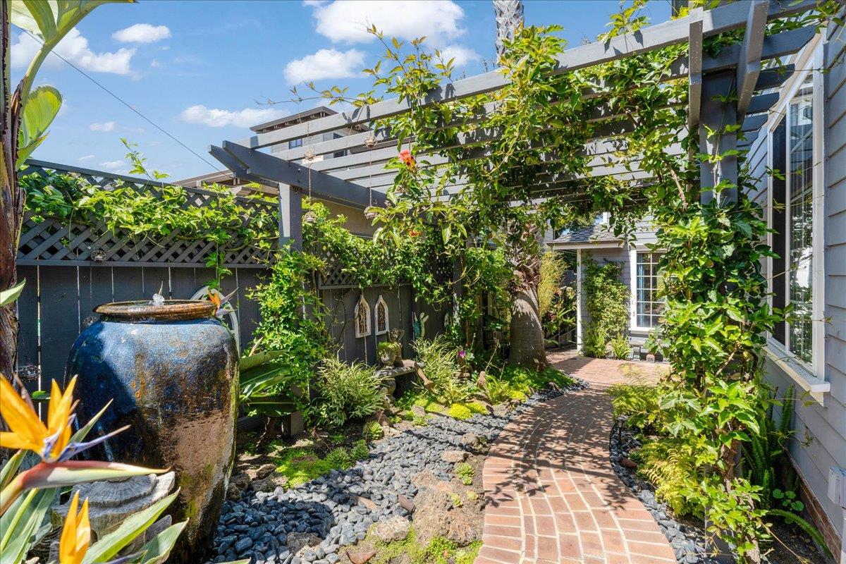Detail Gallery Image 3 of 48 For 410 Monterey, Capitola,  CA 95010 - 3 Beds | 2 Baths