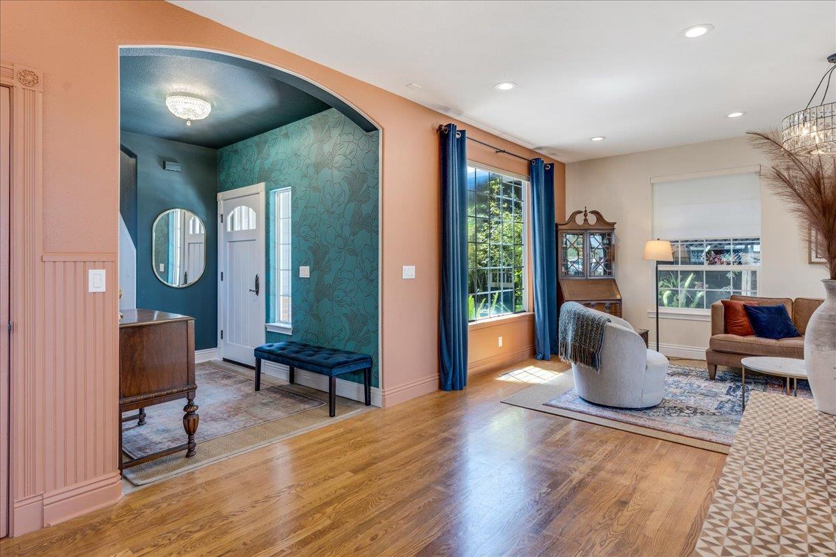 Detail Gallery Image 7 of 48 For 410 Monterey, Capitola,  CA 95010 - 3 Beds | 2 Baths