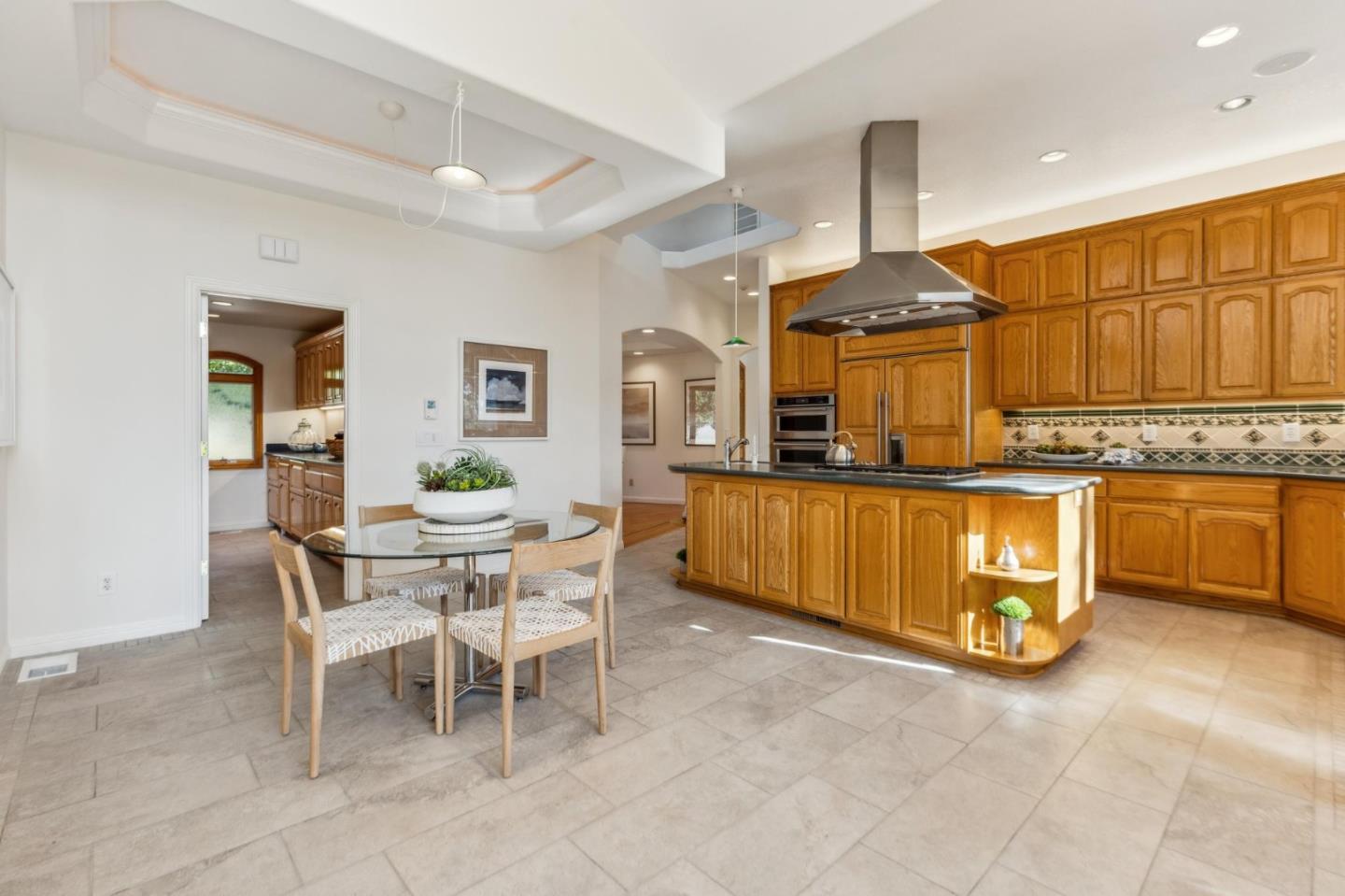 Detail Gallery Image 15 of 84 For 18500 Hillview Dr, Monte Sereno,  CA 95030 - 4 Beds | 4 Baths