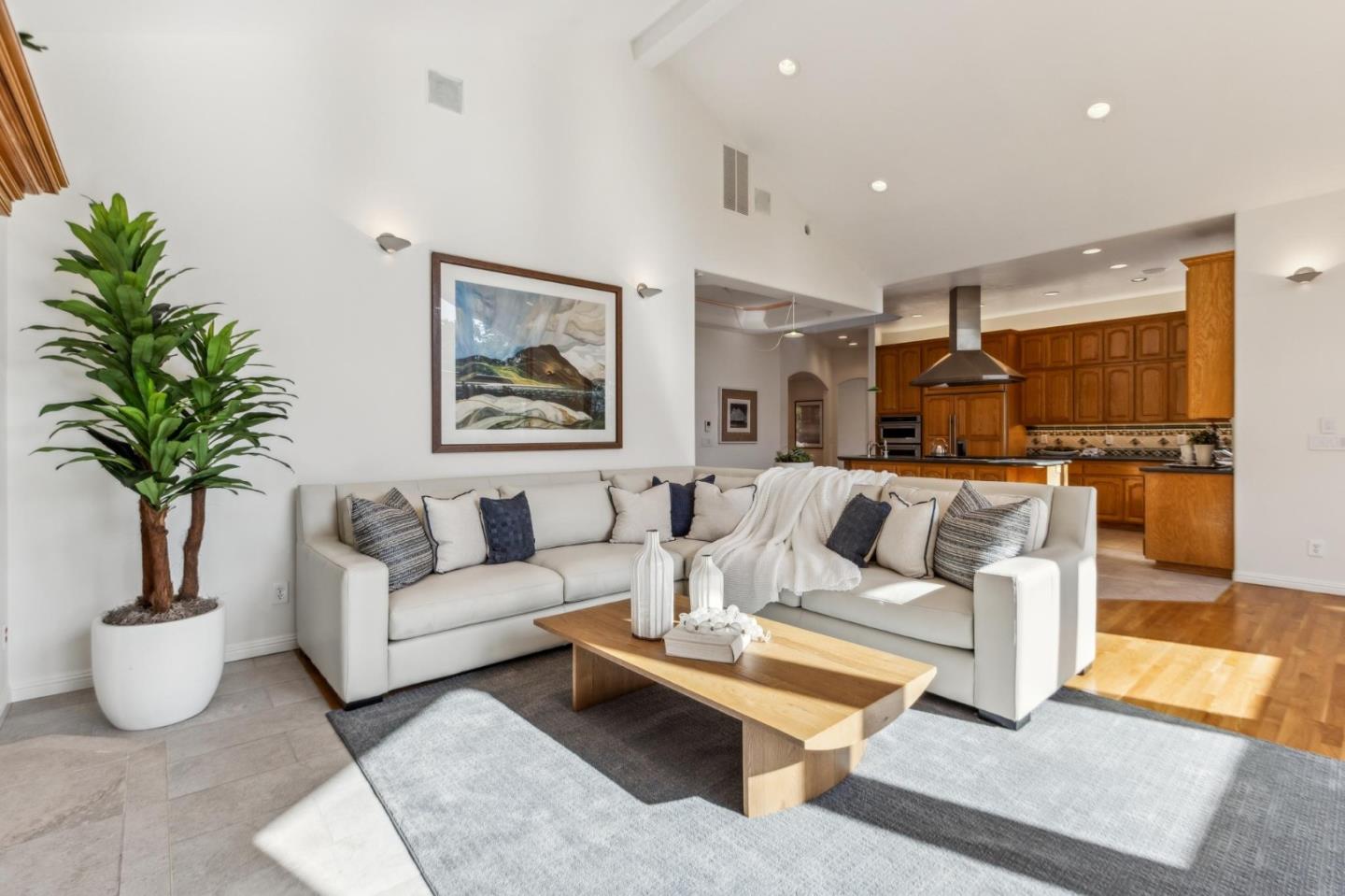 Detail Gallery Image 19 of 84 For 18500 Hillview Dr, Monte Sereno,  CA 95030 - 4 Beds | 4 Baths