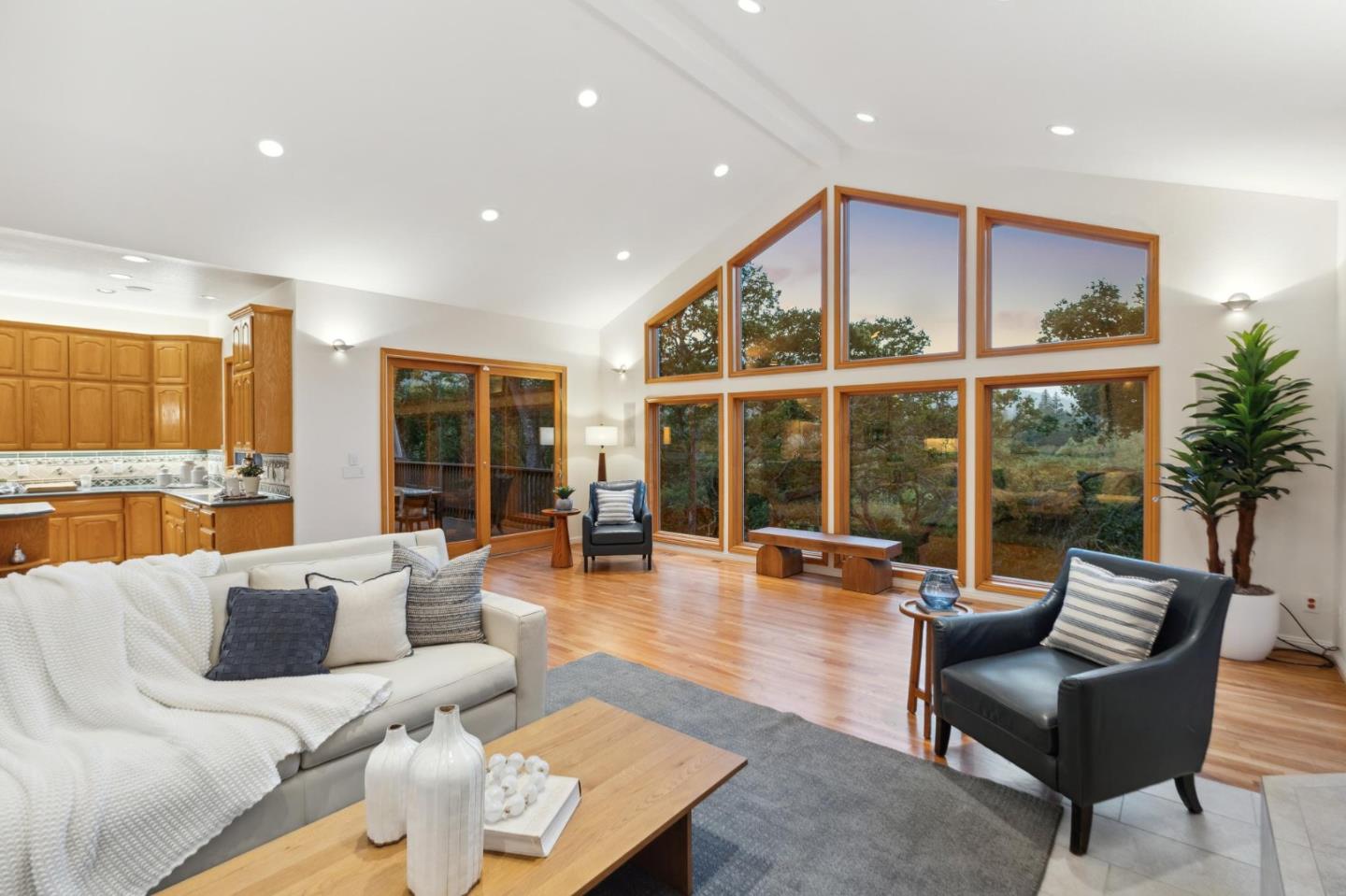 Detail Gallery Image 22 of 84 For 18500 Hillview Dr, Monte Sereno,  CA 95030 - 4 Beds | 4 Baths