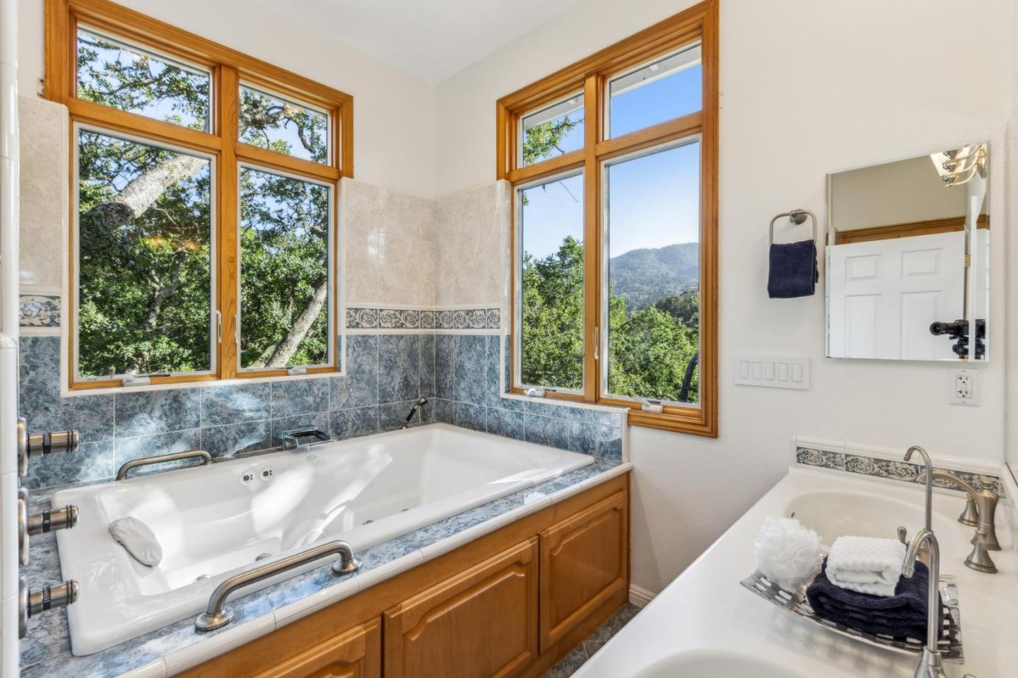 Detail Gallery Image 29 of 84 For 18500 Hillview Dr, Monte Sereno,  CA 95030 - 4 Beds | 4 Baths
