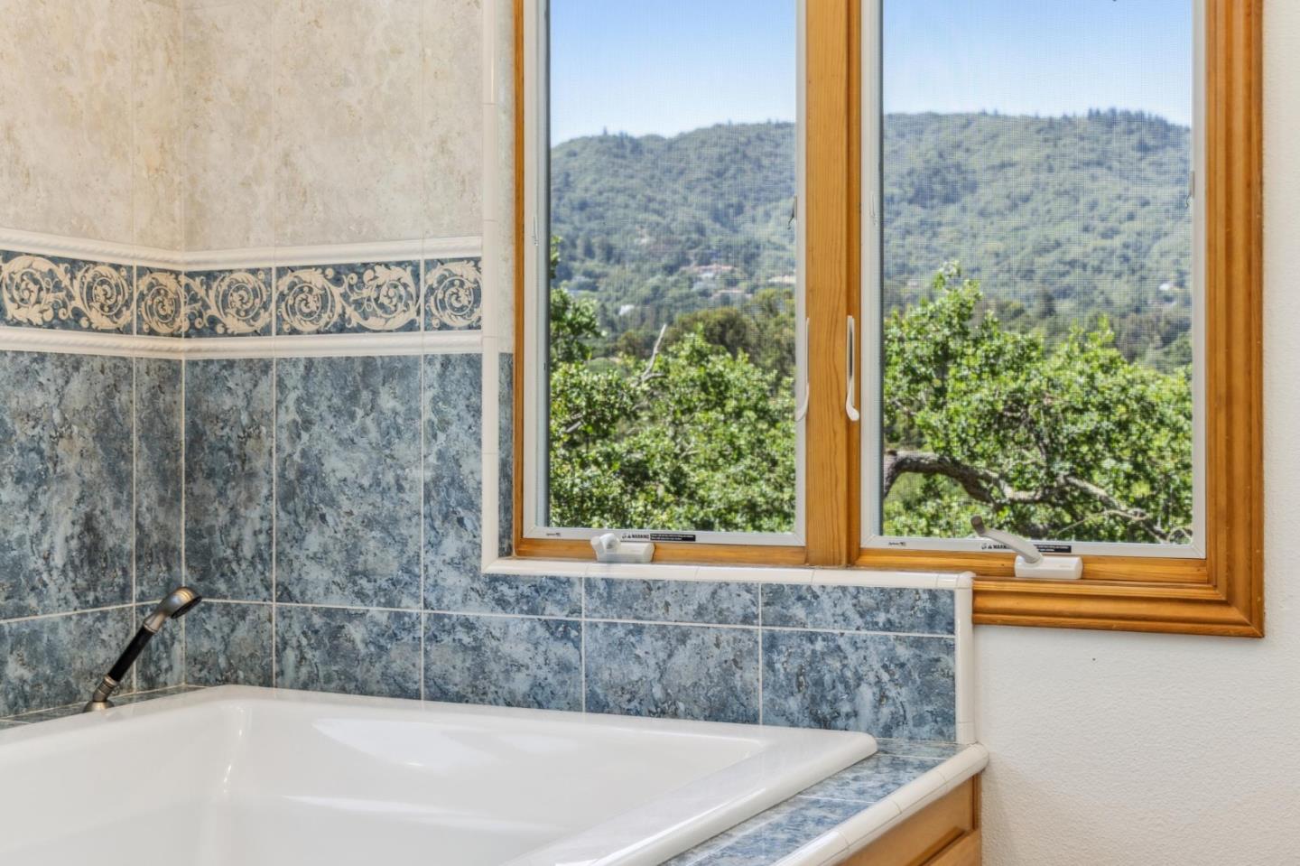 Detail Gallery Image 30 of 84 For 18500 Hillview Dr, Monte Sereno,  CA 95030 - 4 Beds | 4 Baths
