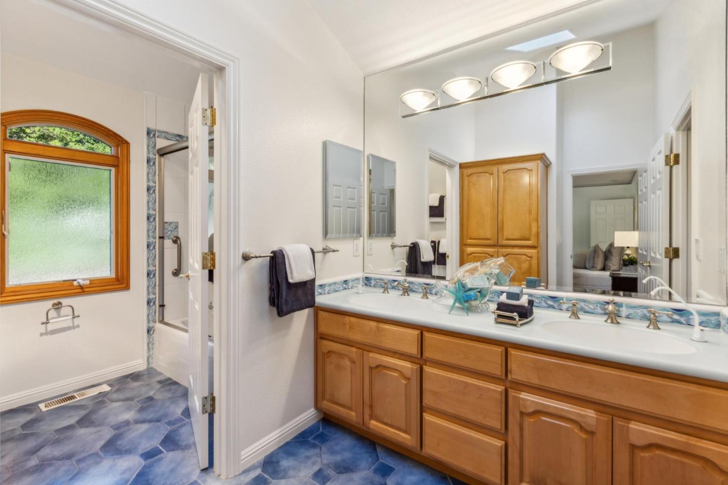 Detail Gallery Image 35 of 84 For 18500 Hillview Dr, Monte Sereno,  CA 95030 - 4 Beds | 4 Baths
