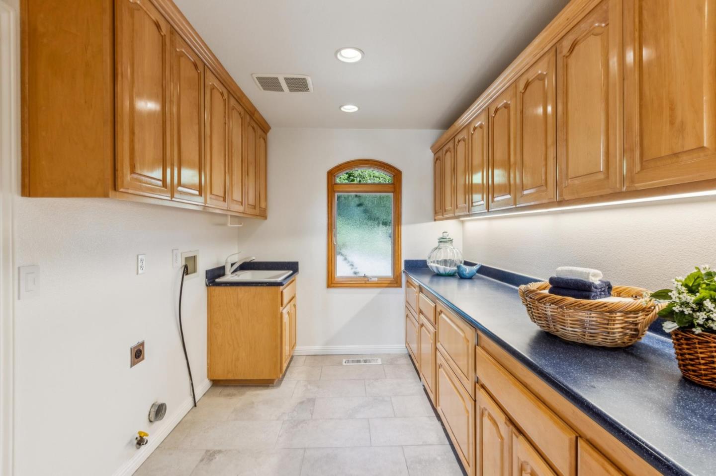 Detail Gallery Image 41 of 84 For 18500 Hillview Dr, Monte Sereno,  CA 95030 - 4 Beds | 4 Baths