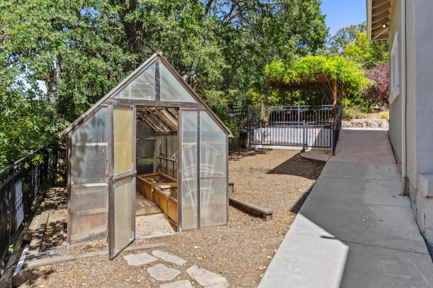 Detail Gallery Image 58 of 84 For 18500 Hillview Dr, Monte Sereno,  CA 95030 - 4 Beds | 4 Baths