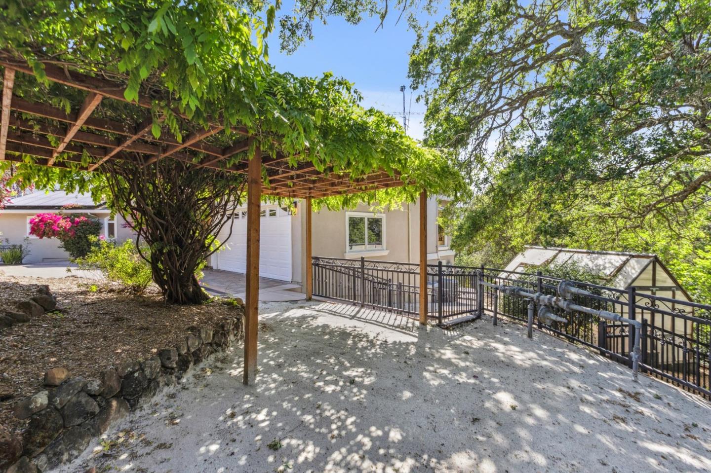 Detail Gallery Image 60 of 84 For 18500 Hillview Dr, Monte Sereno,  CA 95030 - 4 Beds | 4 Baths