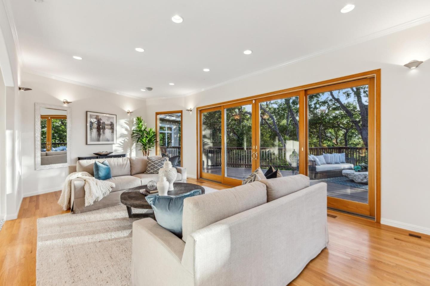 Detail Gallery Image 9 of 84 For 18500 Hillview Dr, Monte Sereno,  CA 95030 - 4 Beds | 4 Baths