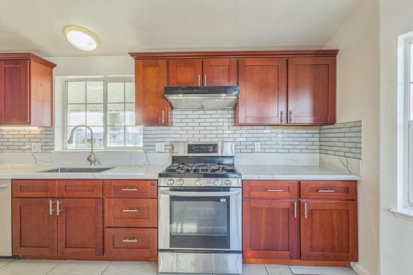 Detail Gallery Image 4 of 20 For 411 Lewis Rd #154,  San Jose,  CA 95111 - 3 Beds | 2 Baths