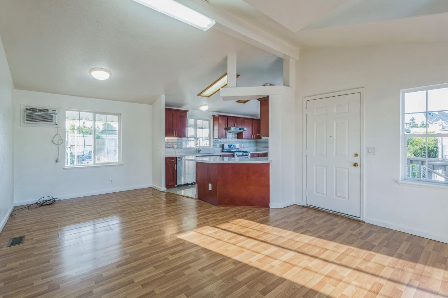 Detail Gallery Image 8 of 20 For 411 Lewis Rd #154,  San Jose,  CA 95111 - 3 Beds | 2 Baths