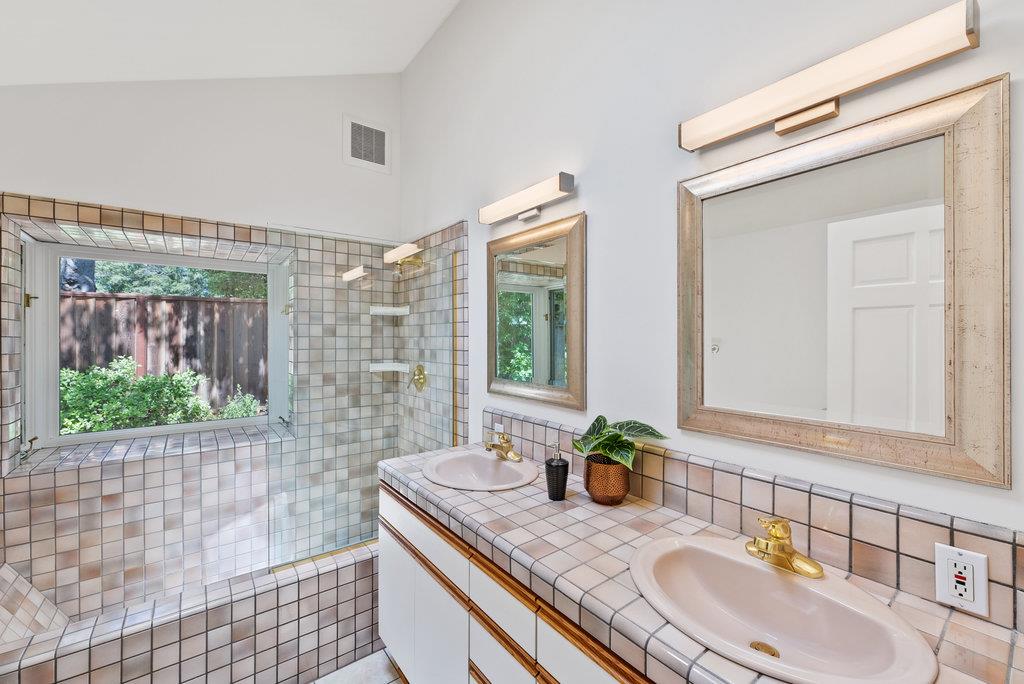 Detail Gallery Image 30 of 44 For 614 Graham Hill Rd, Santa Cruz,  CA 95060 - 3 Beds | 3 Baths