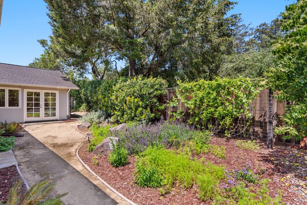Detail Gallery Image 39 of 44 For 614 Graham Hill Rd, Santa Cruz,  CA 95060 - 3 Beds | 3 Baths