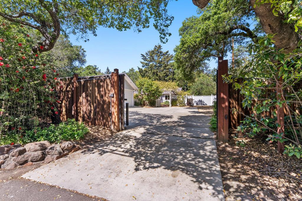 Detail Gallery Image 6 of 44 For 614 Graham Hill Rd, Santa Cruz,  CA 95060 - 3 Beds | 3 Baths