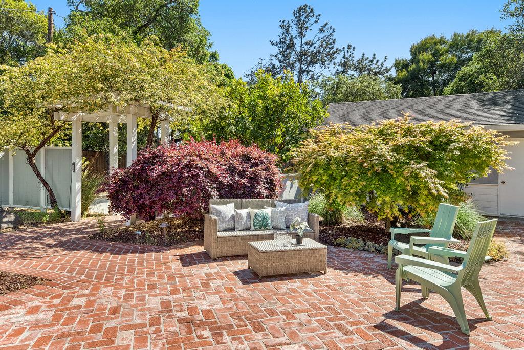 Detail Gallery Image 9 of 44 For 614 Graham Hill Rd, Santa Cruz,  CA 95060 - 3 Beds | 3 Baths