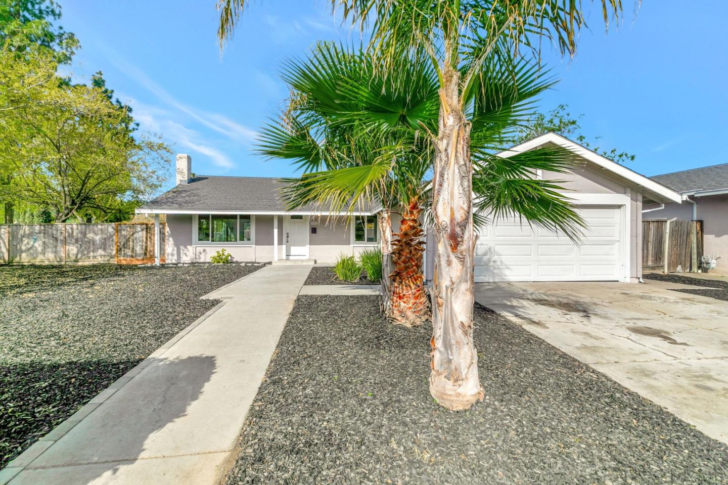 Detail Gallery Image 3 of 32 For 6097 Indian Ave, San Jose,  CA 95123 - 4 Beds | 2 Baths
