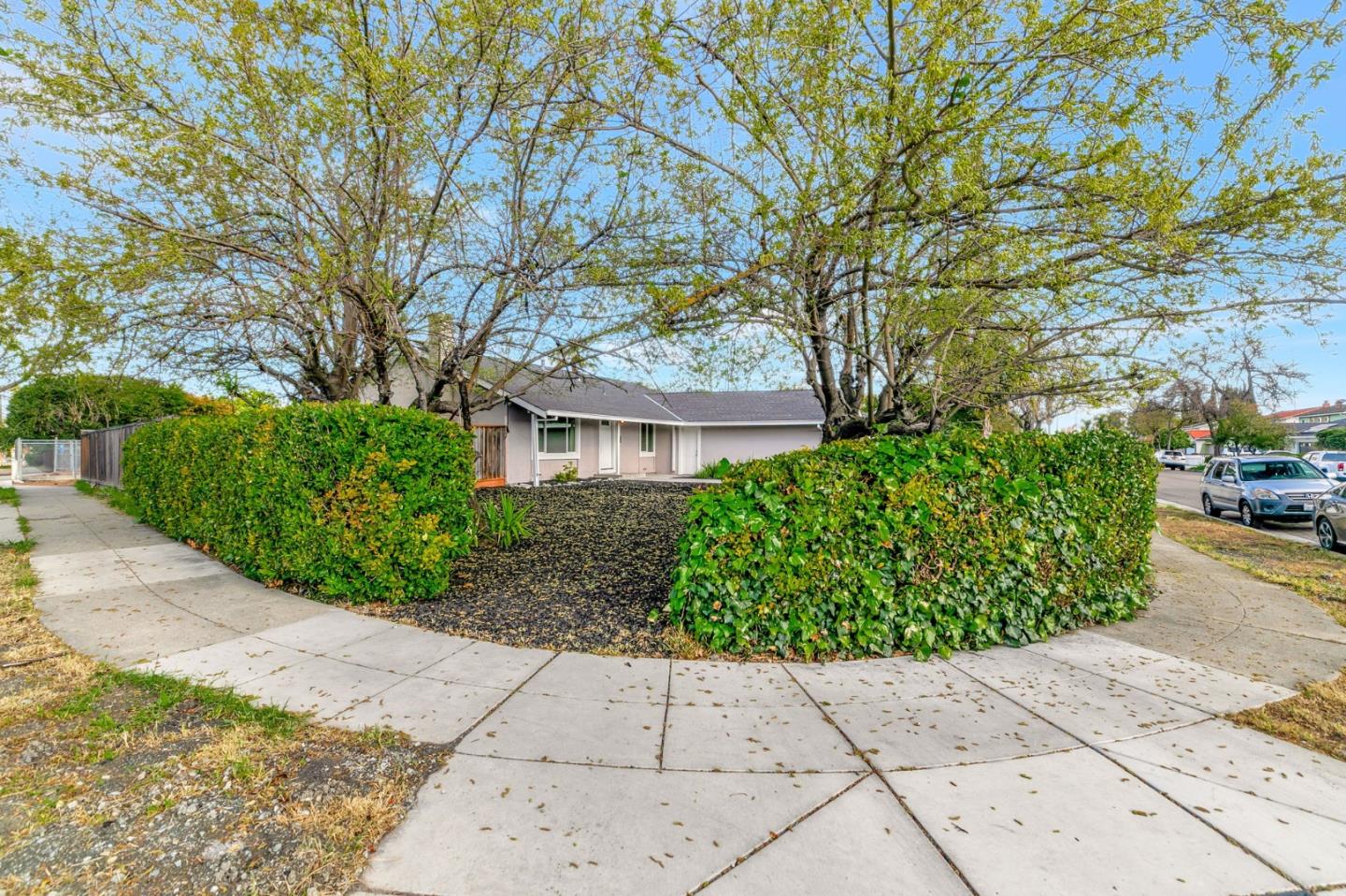 Detail Gallery Image 5 of 32 For 6097 Indian Ave, San Jose,  CA 95123 - 4 Beds | 2 Baths