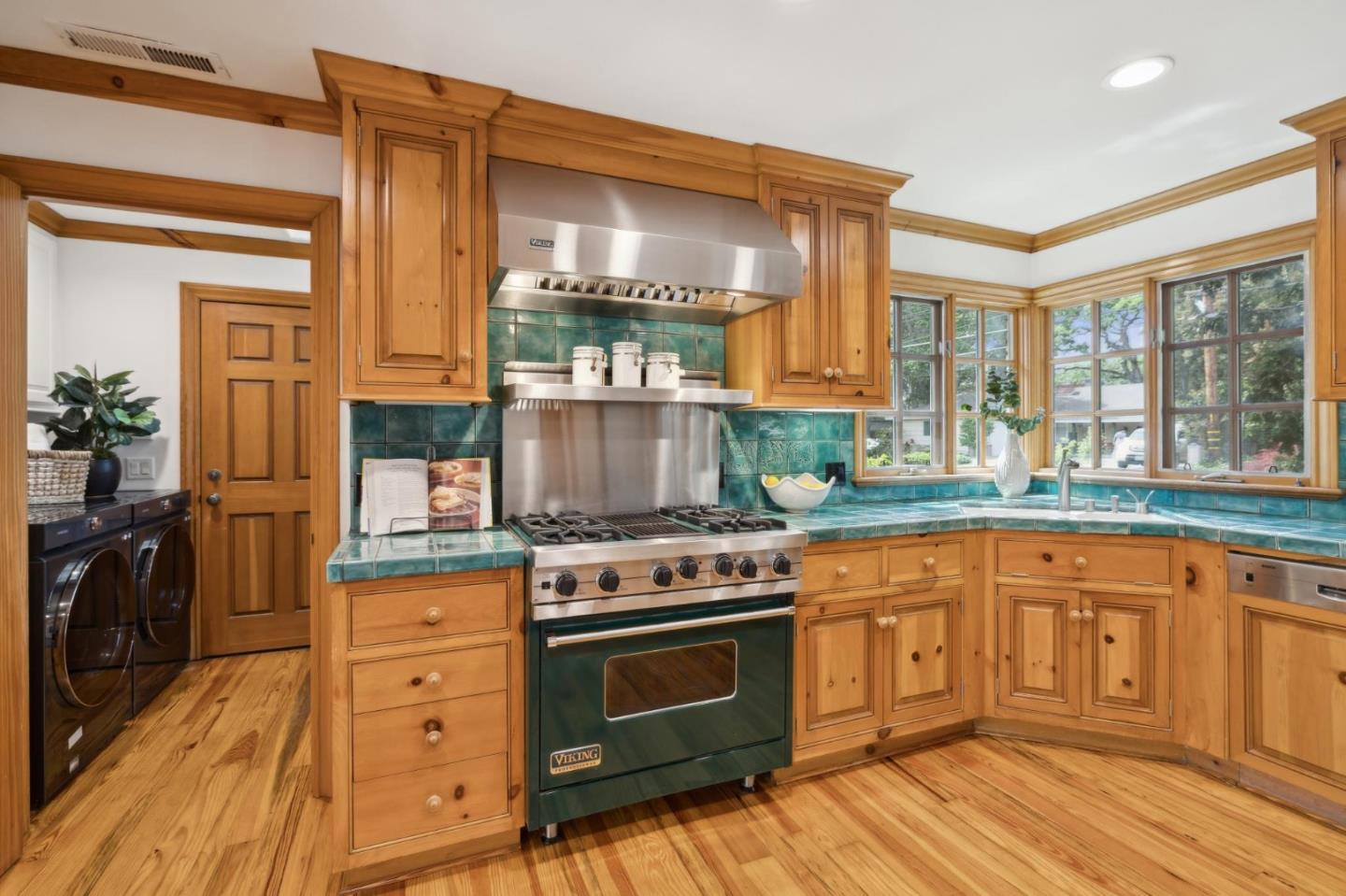 Detail Gallery Image 14 of 44 For 655 Berry Ave, Los Altos,  CA 94024 - 3 Beds | 2 Baths