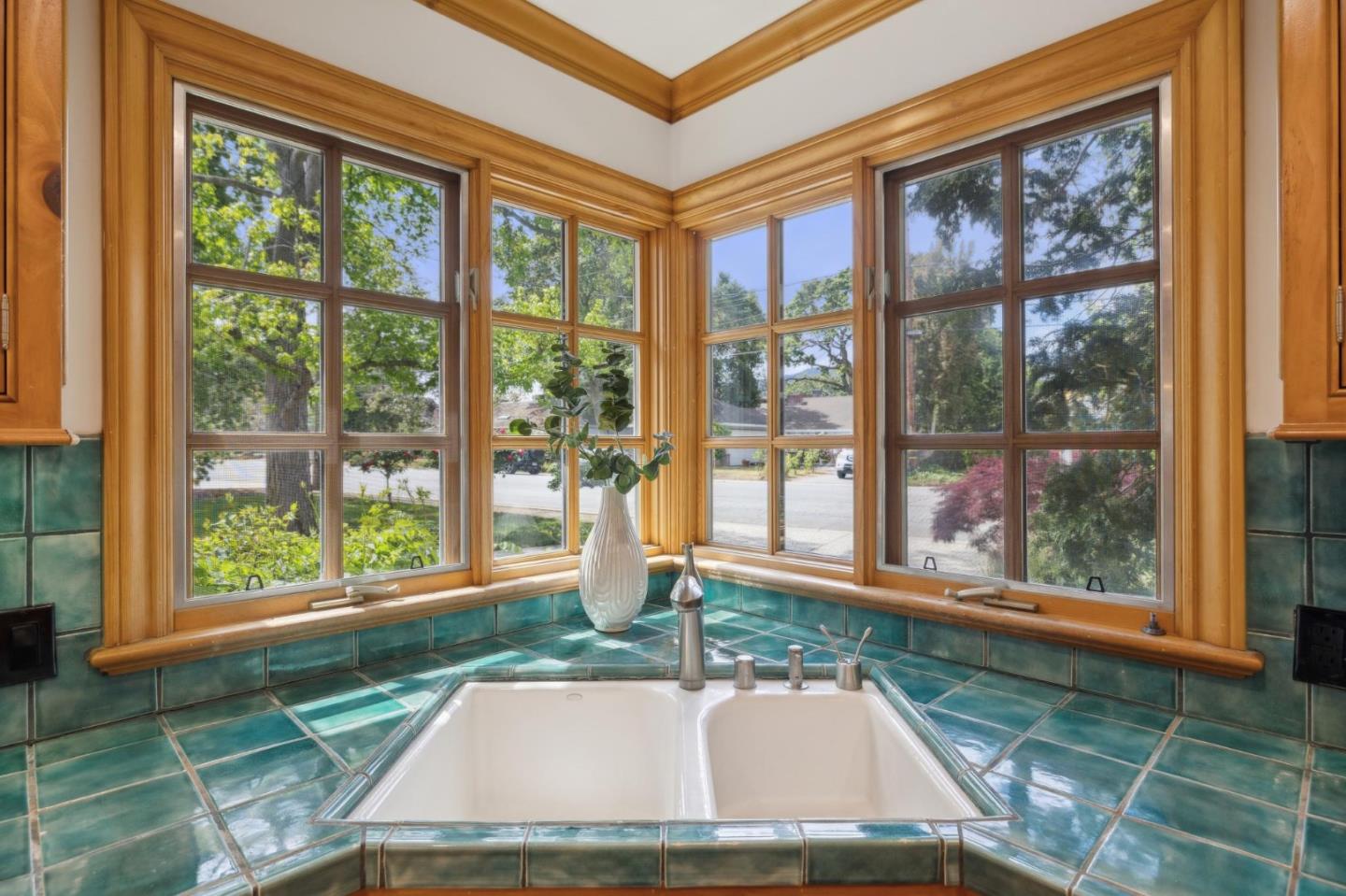 Detail Gallery Image 16 of 44 For 655 Berry Ave, Los Altos,  CA 94024 - 3 Beds | 2 Baths