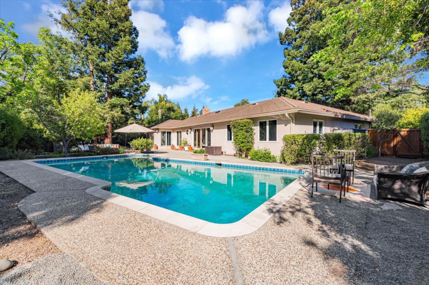 Detail Gallery Image 1 of 37 For 18665 Ravenwood Dr, Saratoga,  CA 95070 - 4 Beds | 2/1 Baths