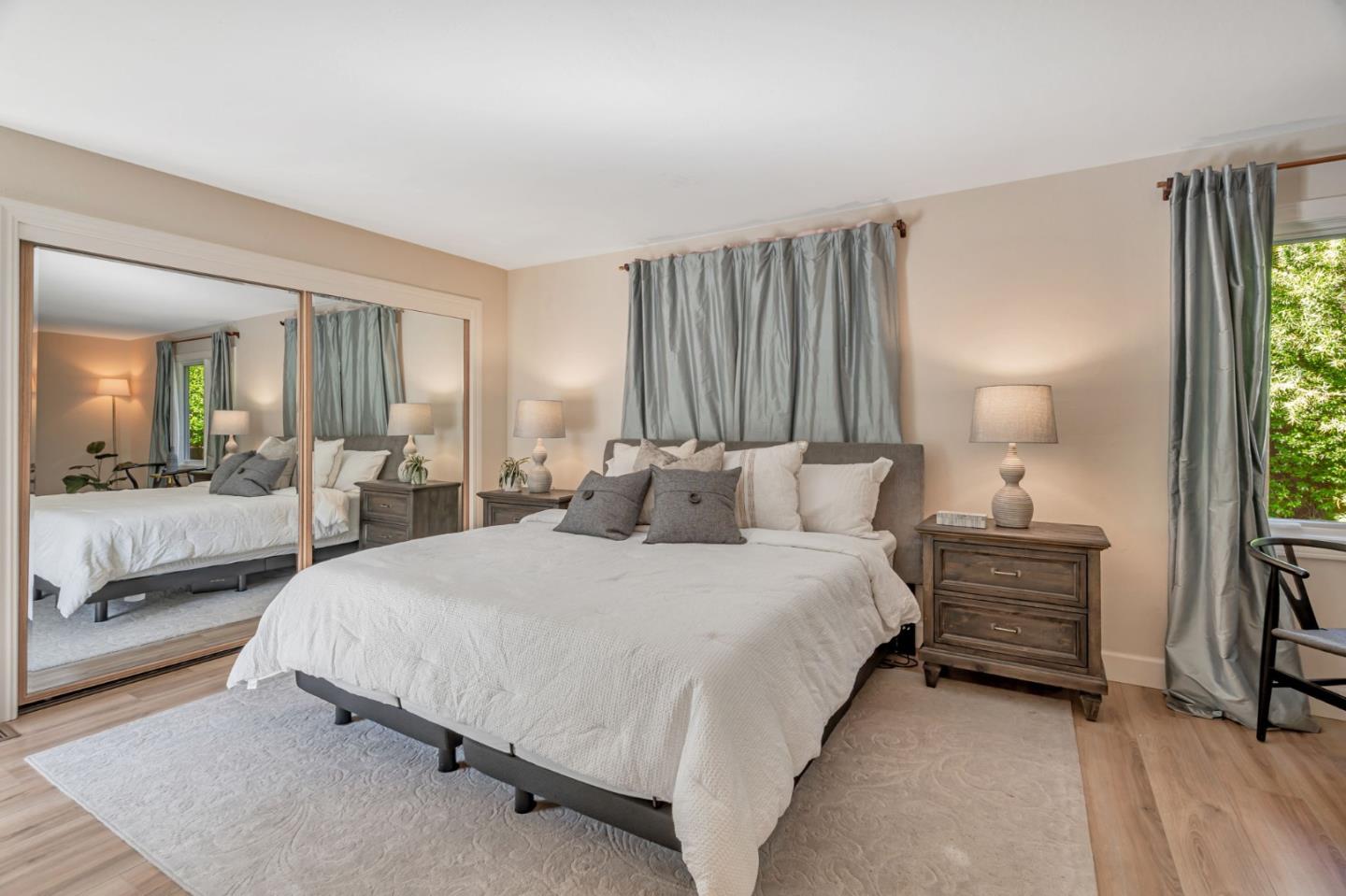 Detail Gallery Image 10 of 37 For 18665 Ravenwood Dr, Saratoga,  CA 95070 - 4 Beds | 2/1 Baths