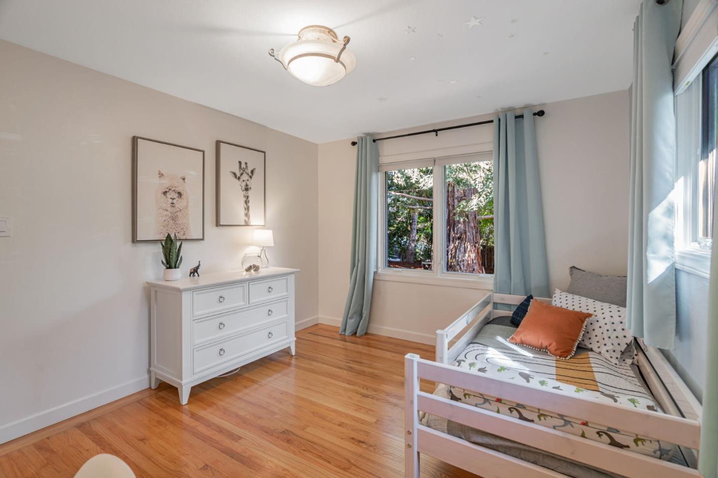 Detail Gallery Image 19 of 37 For 18665 Ravenwood Dr, Saratoga,  CA 95070 - 4 Beds | 2/1 Baths