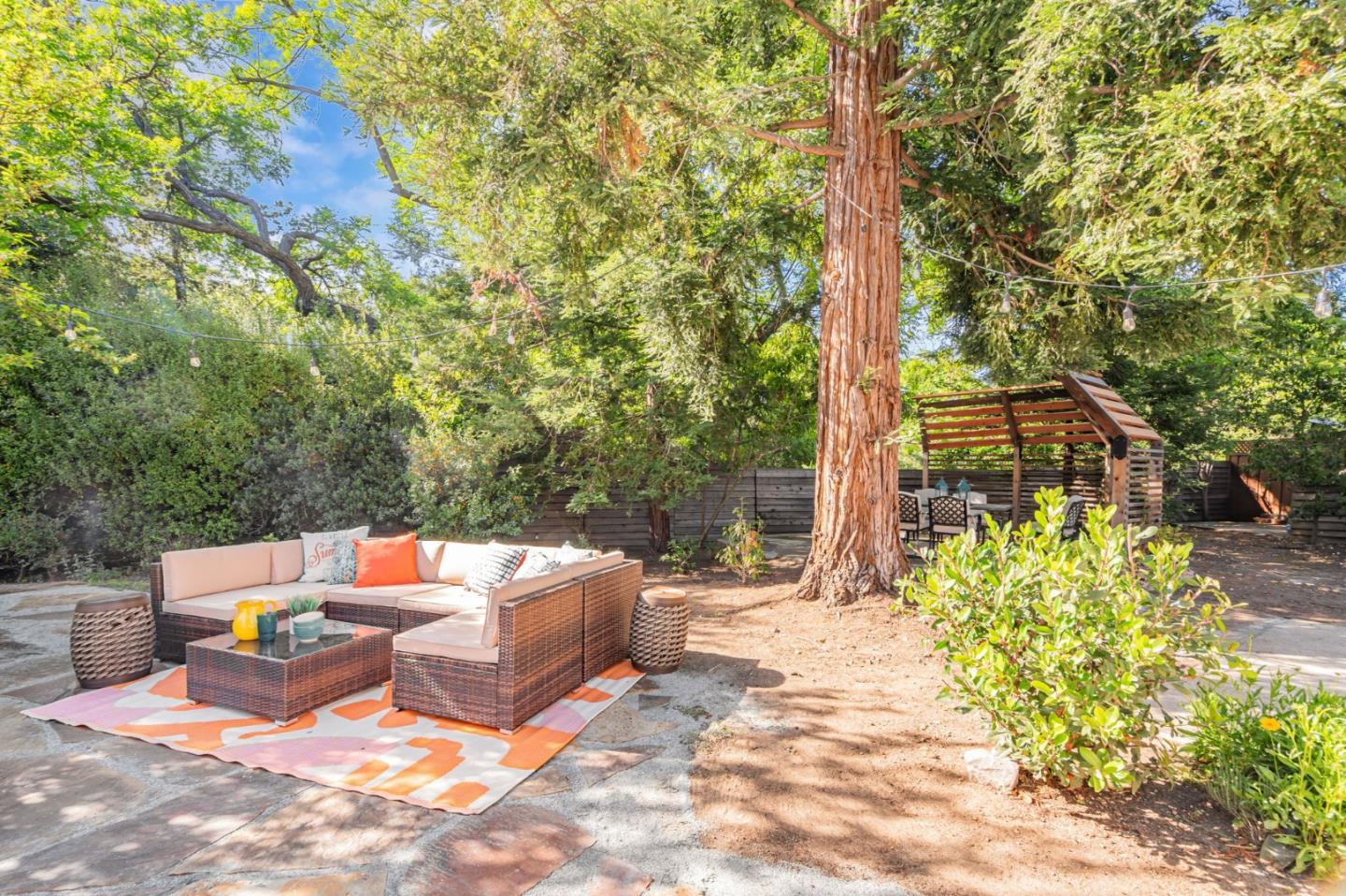 Detail Gallery Image 29 of 37 For 18665 Ravenwood Dr, Saratoga,  CA 95070 - 4 Beds | 2/1 Baths