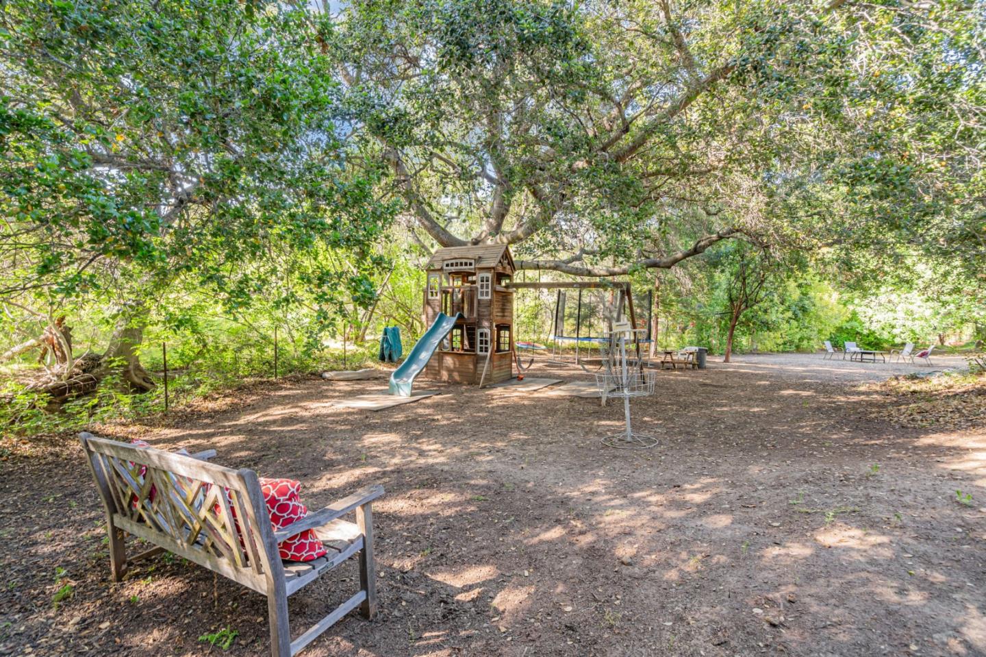 Detail Gallery Image 33 of 37 For 18665 Ravenwood Dr, Saratoga,  CA 95070 - 4 Beds | 2/1 Baths