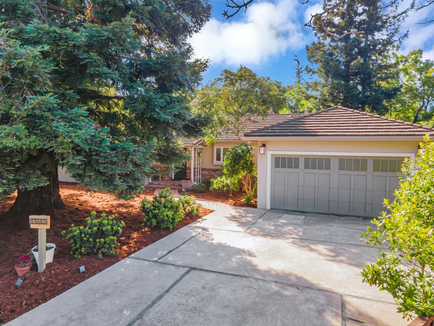 Detail Gallery Image 34 of 37 For 18665 Ravenwood Dr, Saratoga,  CA 95070 - 4 Beds | 2/1 Baths