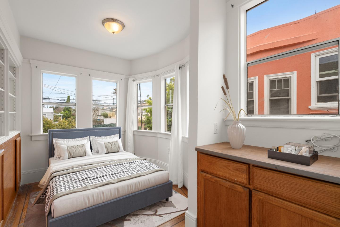 Detail Gallery Image 13 of 37 For 189 Lee Ave, San Francisco,  CA 94112 - 6 Beds | 3 Baths