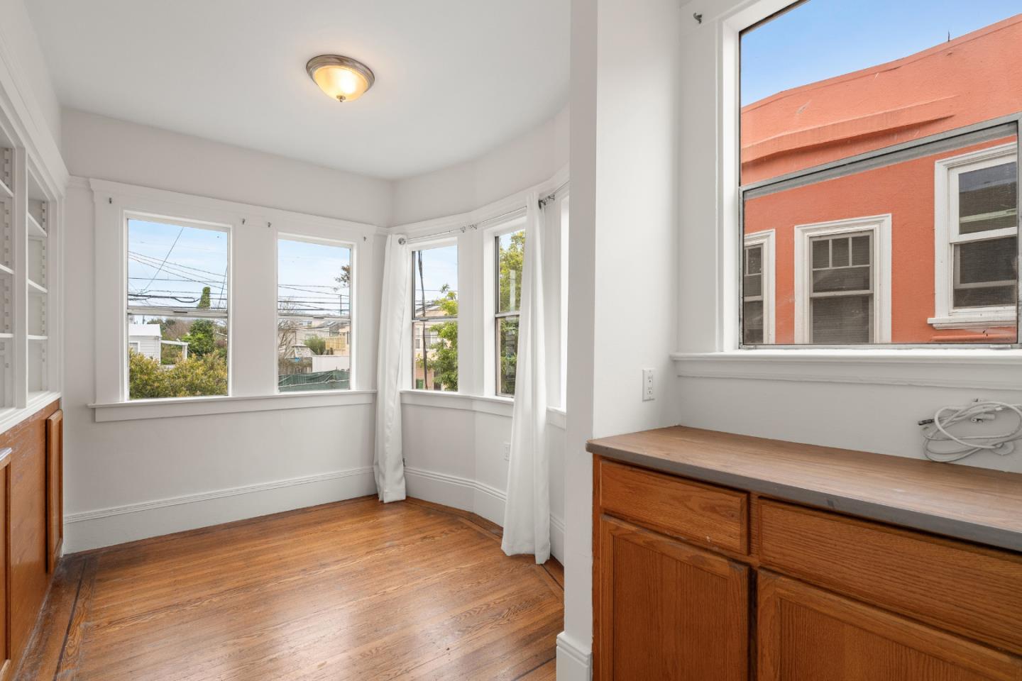 Detail Gallery Image 14 of 37 For 189 Lee Ave, San Francisco,  CA 94112 - 6 Beds | 3 Baths