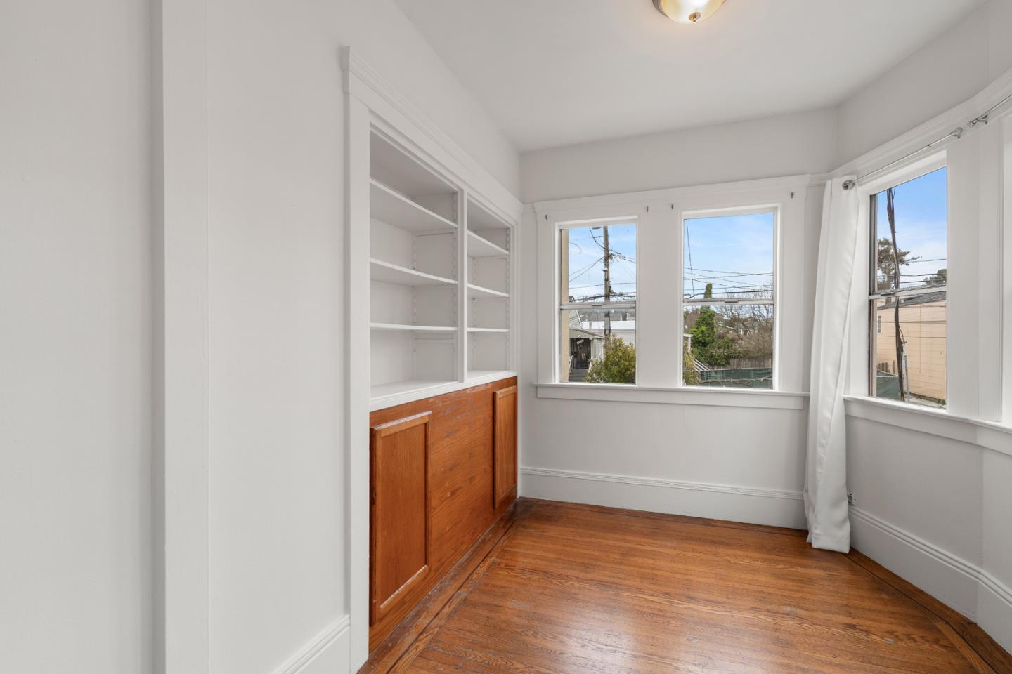 Detail Gallery Image 15 of 37 For 189 Lee Ave, San Francisco,  CA 94112 - 6 Beds | 3 Baths