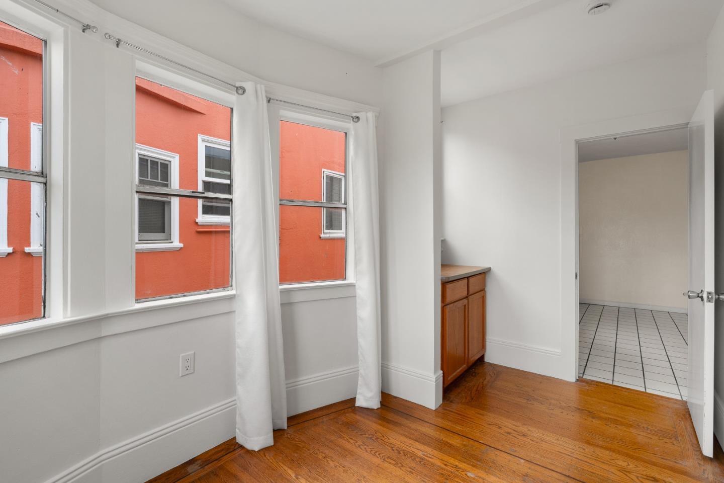 Detail Gallery Image 16 of 37 For 189 Lee Ave, San Francisco,  CA 94112 - 6 Beds | 3 Baths