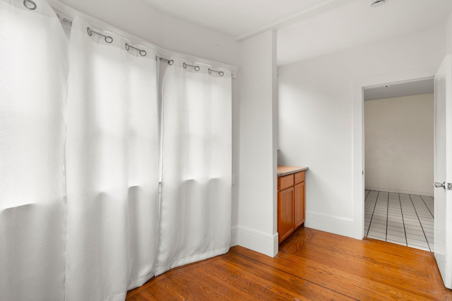 Detail Gallery Image 19 of 37 For 189 Lee Ave, San Francisco,  CA 94112 - 6 Beds | 3 Baths