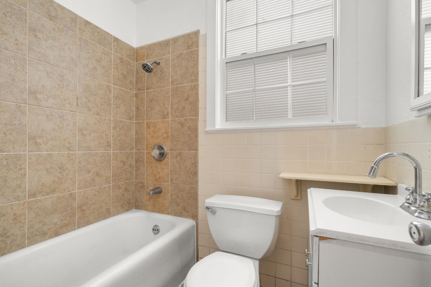 Detail Gallery Image 32 of 37 For 189 Lee Ave, San Francisco,  CA 94112 - 6 Beds | 3 Baths