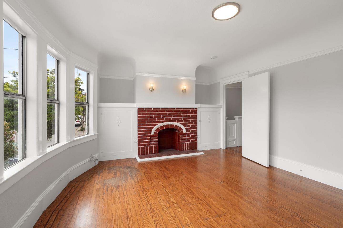 Detail Gallery Image 5 of 37 For 189 Lee Ave, San Francisco,  CA 94112 - 6 Beds | 3 Baths