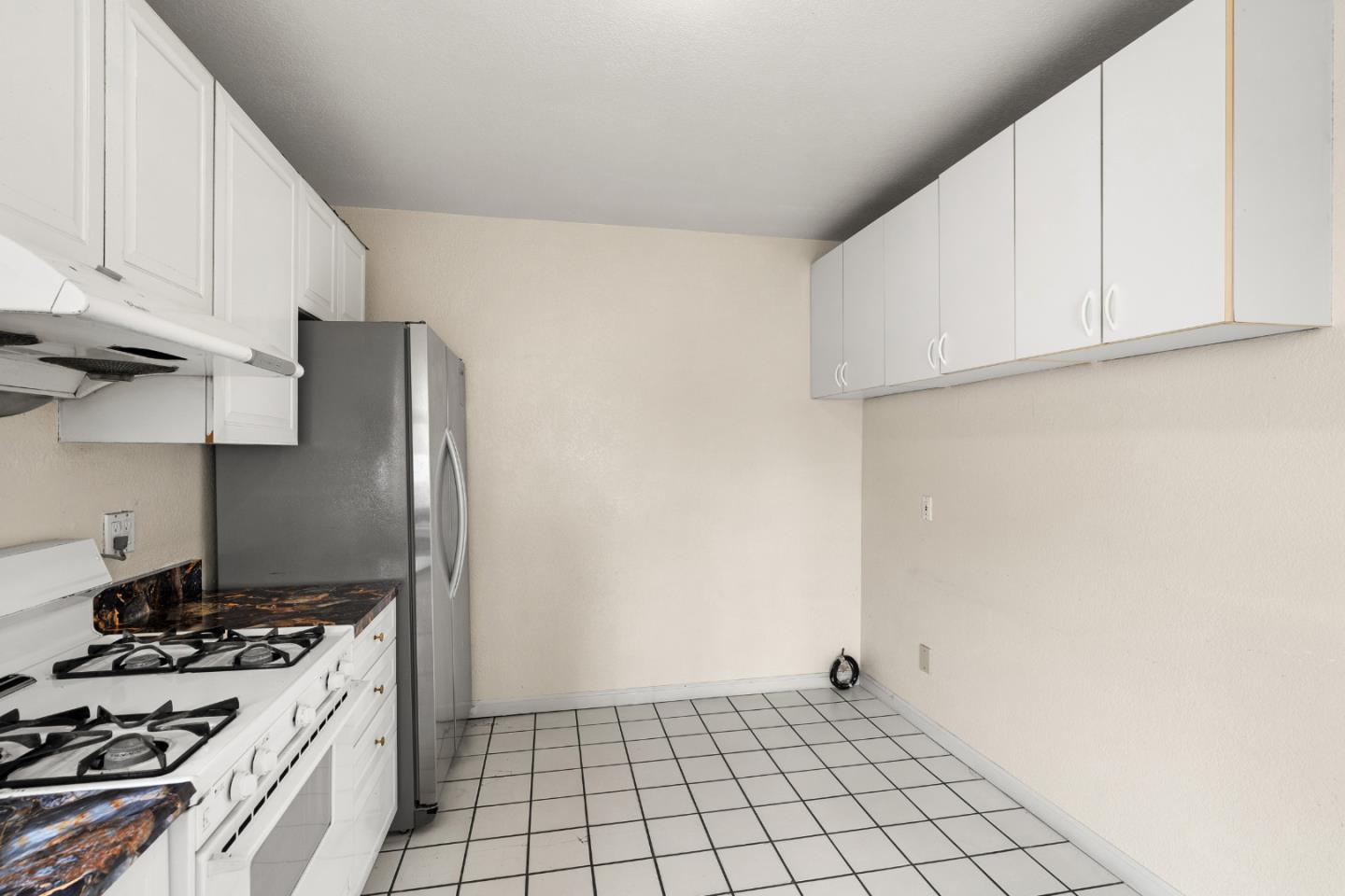 Detail Gallery Image 9 of 37 For 189 Lee Ave, San Francisco,  CA 94112 - 6 Beds | 3 Baths