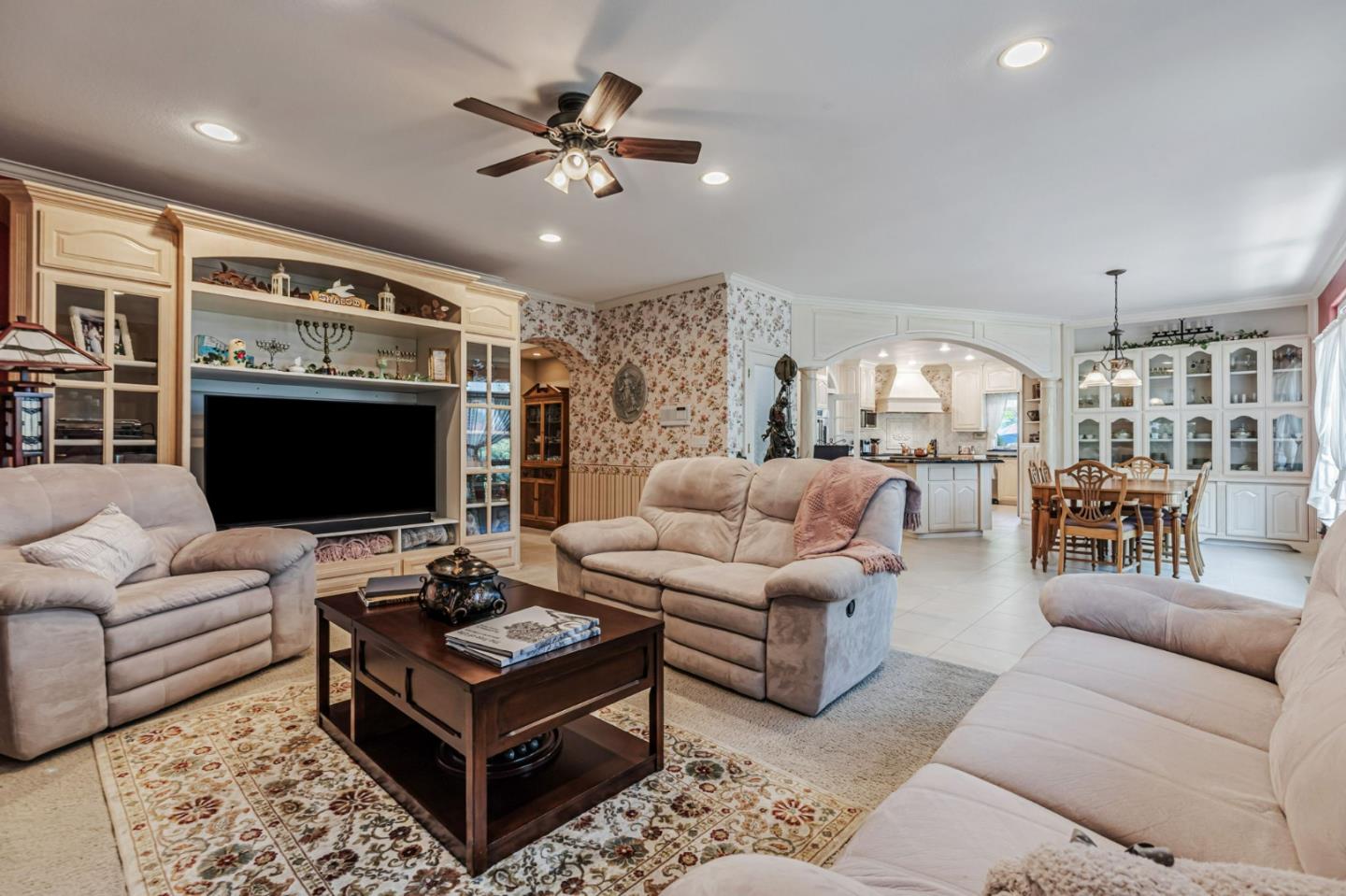 Detail Gallery Image 13 of 132 For 290 Bonnie Ln, Hollister,  CA 95023 - 4 Beds | 3 Baths