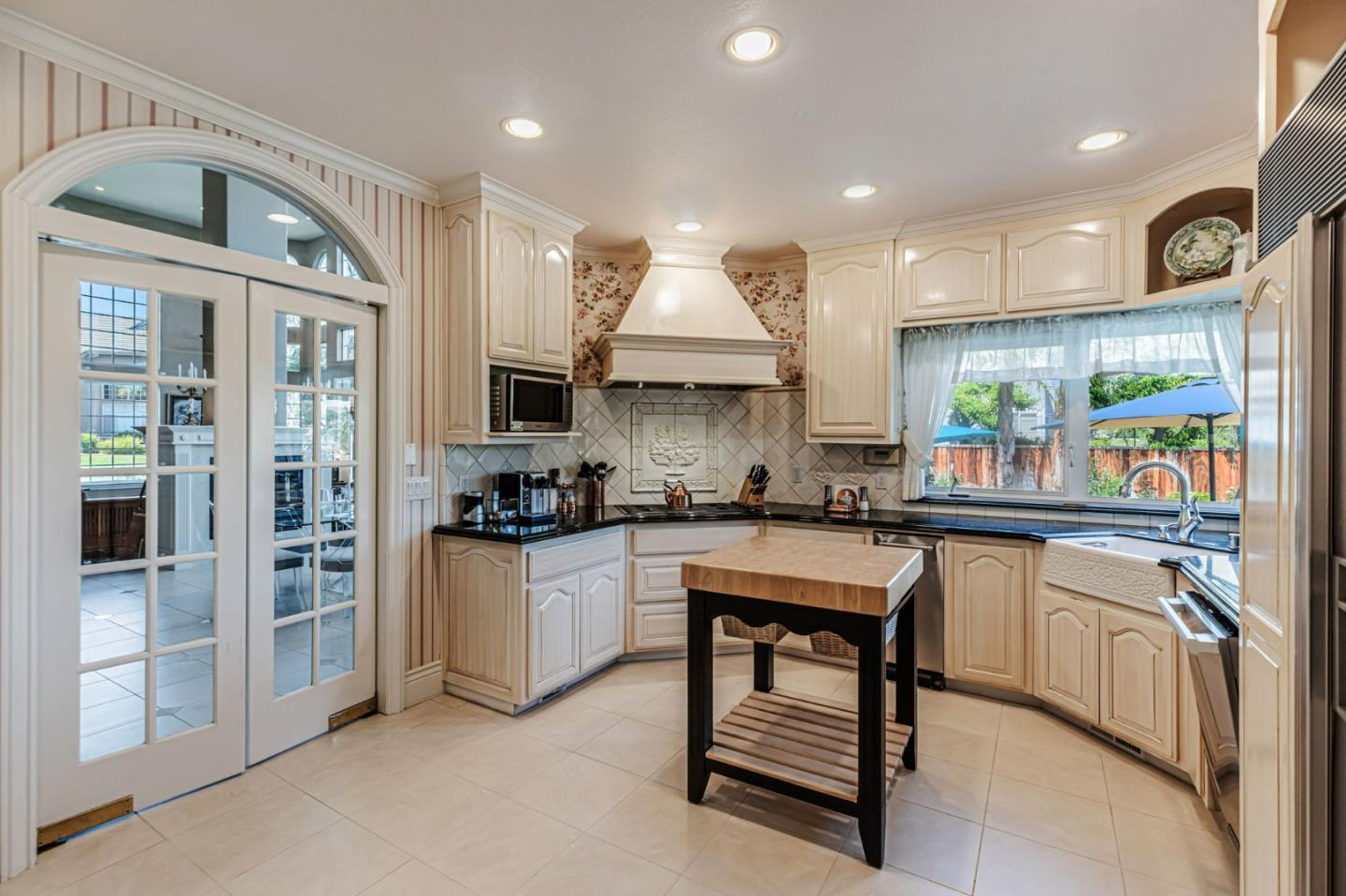 Detail Gallery Image 15 of 132 For 290 Bonnie Ln, Hollister,  CA 95023 - 4 Beds | 3 Baths