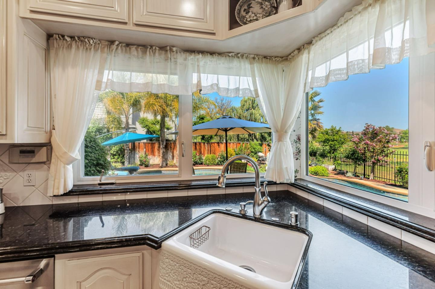 Detail Gallery Image 16 of 132 For 290 Bonnie Ln, Hollister,  CA 95023 - 4 Beds | 3 Baths