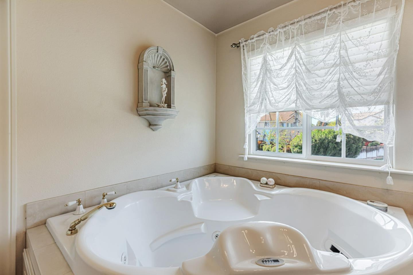 Detail Gallery Image 54 of 132 For 290 Bonnie Ln, Hollister,  CA 95023 - 4 Beds | 3 Baths