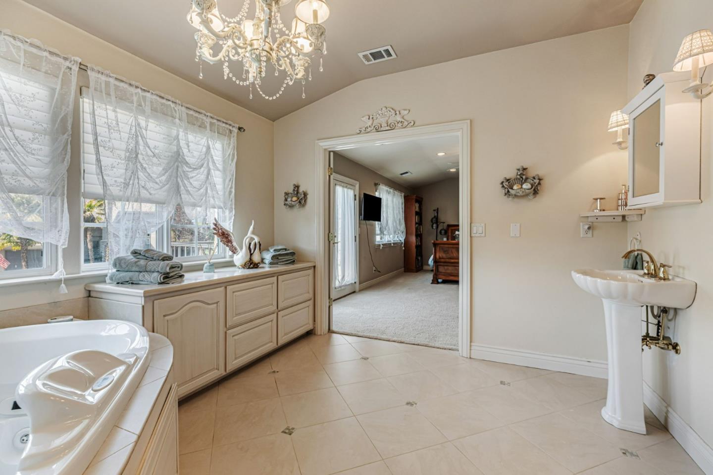 Detail Gallery Image 55 of 132 For 290 Bonnie Ln, Hollister,  CA 95023 - 4 Beds | 3 Baths