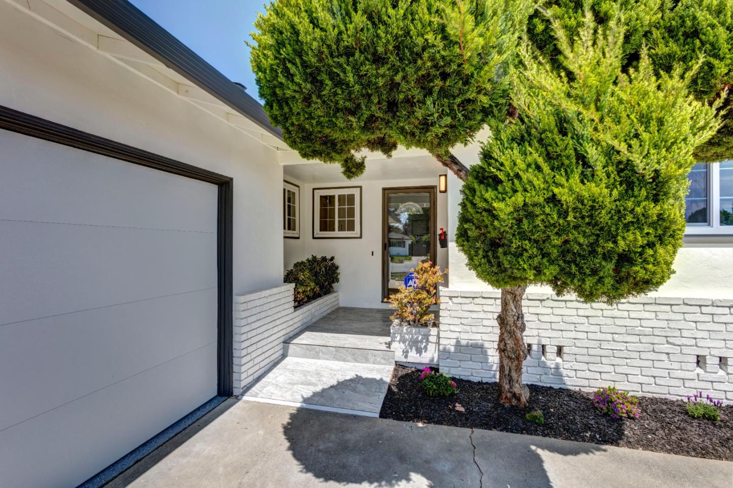 Detail Gallery Image 4 of 30 For 2598 Meridian Ave, San Jose,  CA 95124 - 3 Beds | 2 Baths