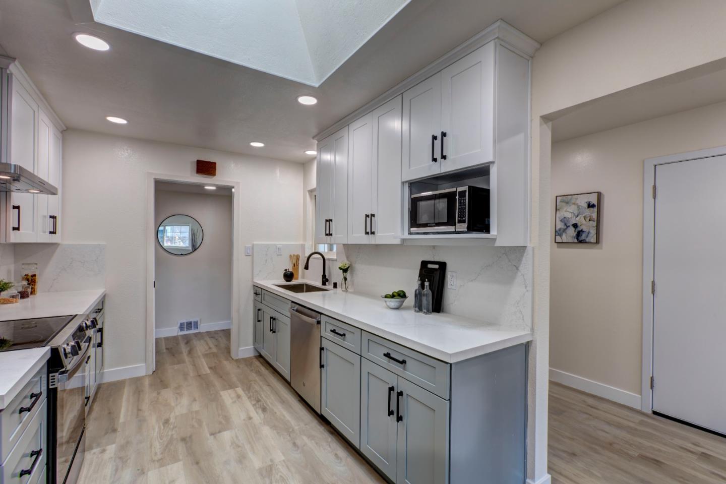 Detail Gallery Image 9 of 30 For 2598 Meridian Ave, San Jose,  CA 95124 - 3 Beds | 2 Baths