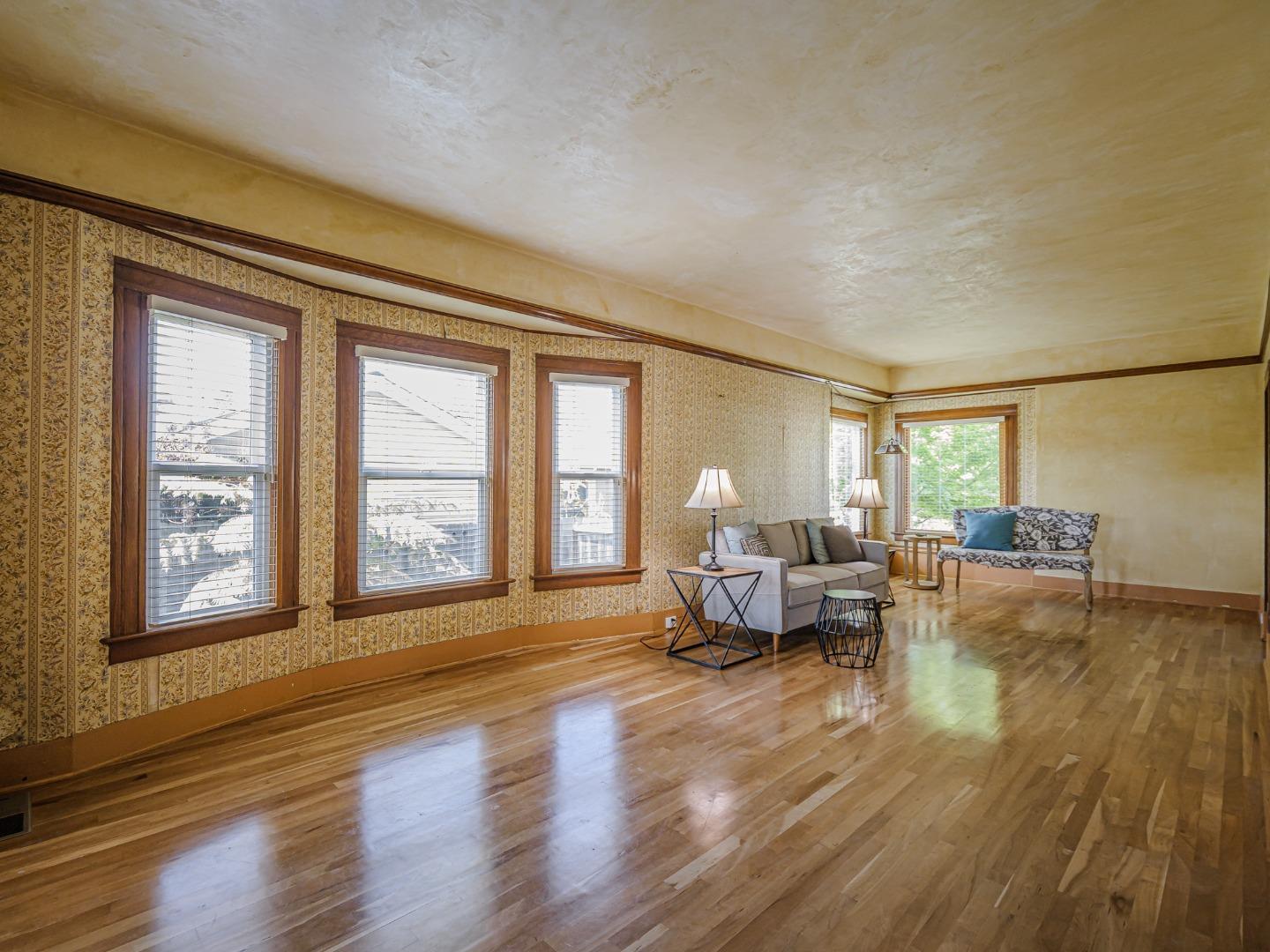 Detail Gallery Image 10 of 67 For 215 Trescony St, Santa Cruz,  CA 95060 - 6 Beds | 3 Baths