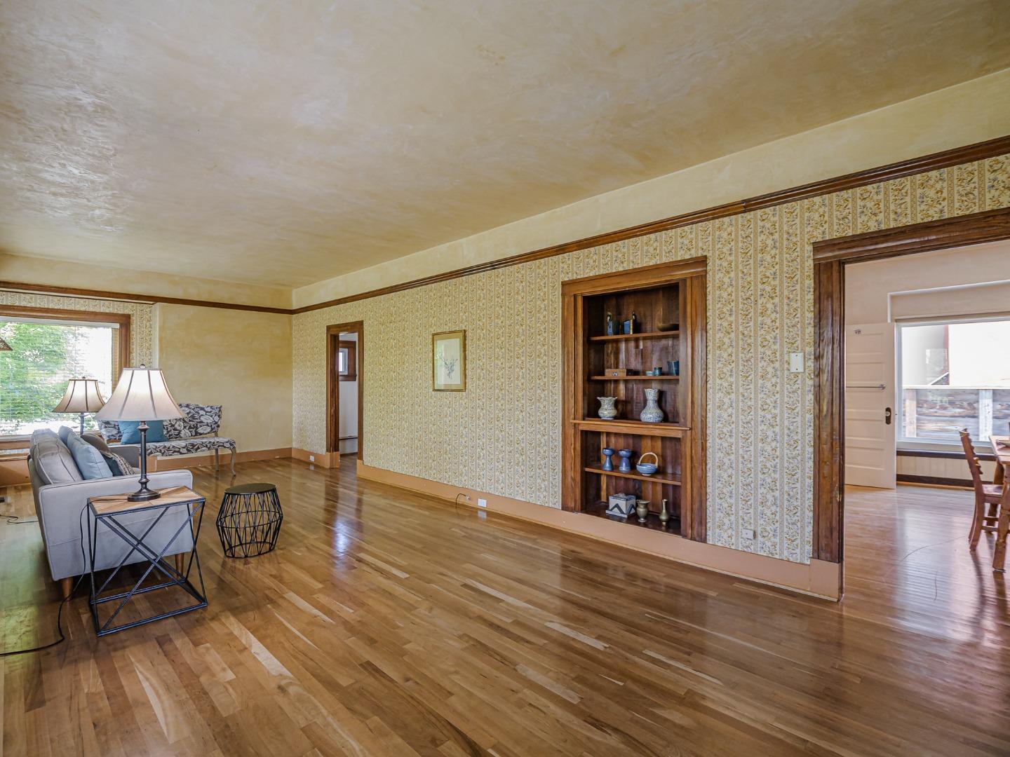 Detail Gallery Image 13 of 67 For 215 Trescony St, Santa Cruz,  CA 95060 - 6 Beds | 3 Baths