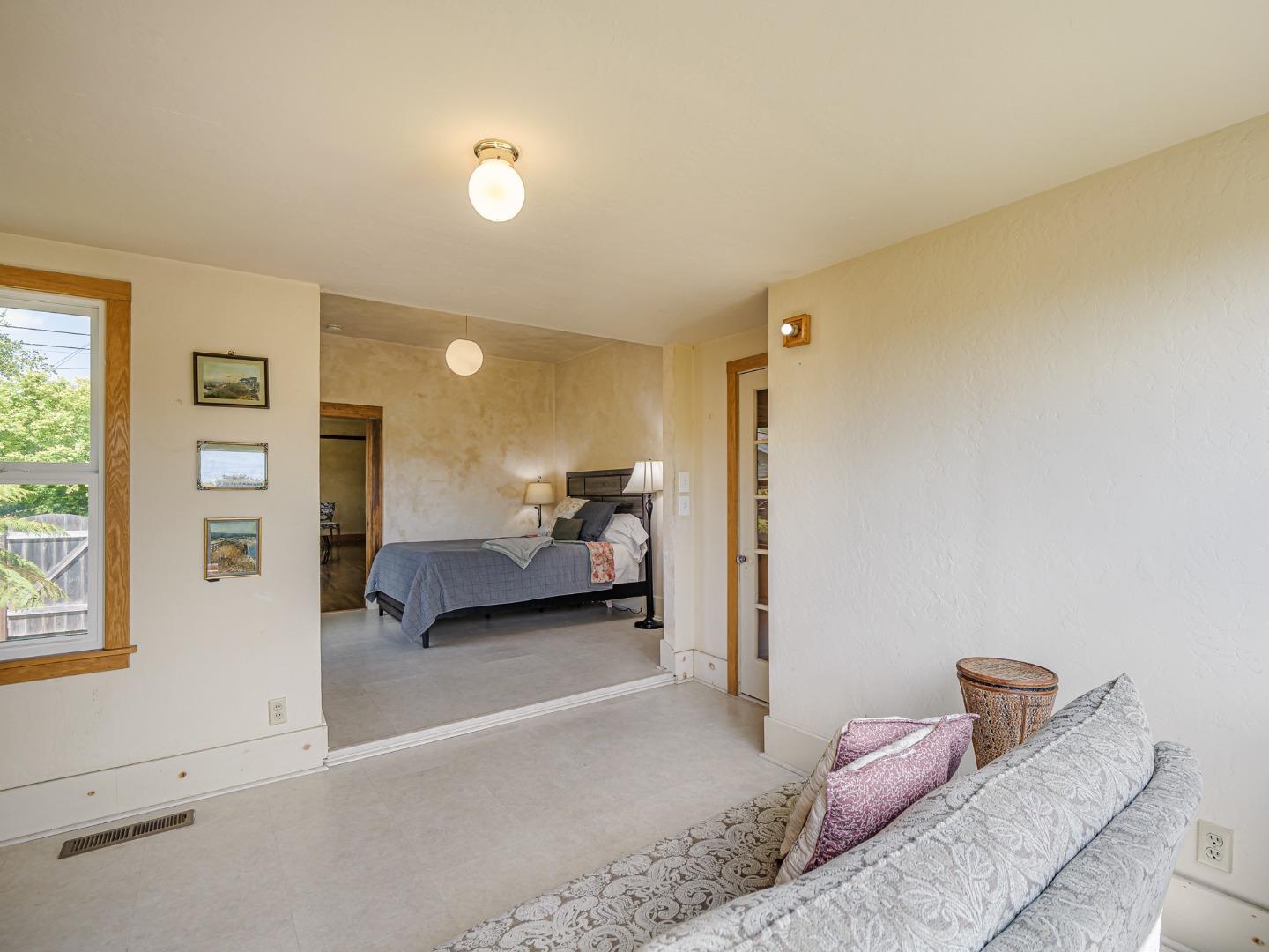 Detail Gallery Image 14 of 67 For 215 Trescony St, Santa Cruz,  CA 95060 - 6 Beds | 3 Baths
