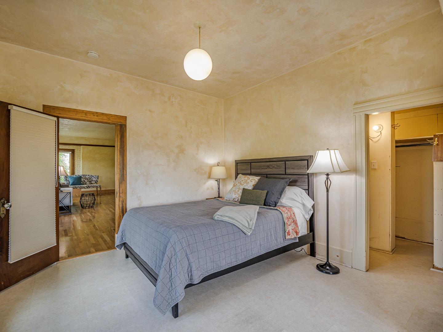 Detail Gallery Image 16 of 67 For 215 Trescony St, Santa Cruz,  CA 95060 - 6 Beds | 3 Baths